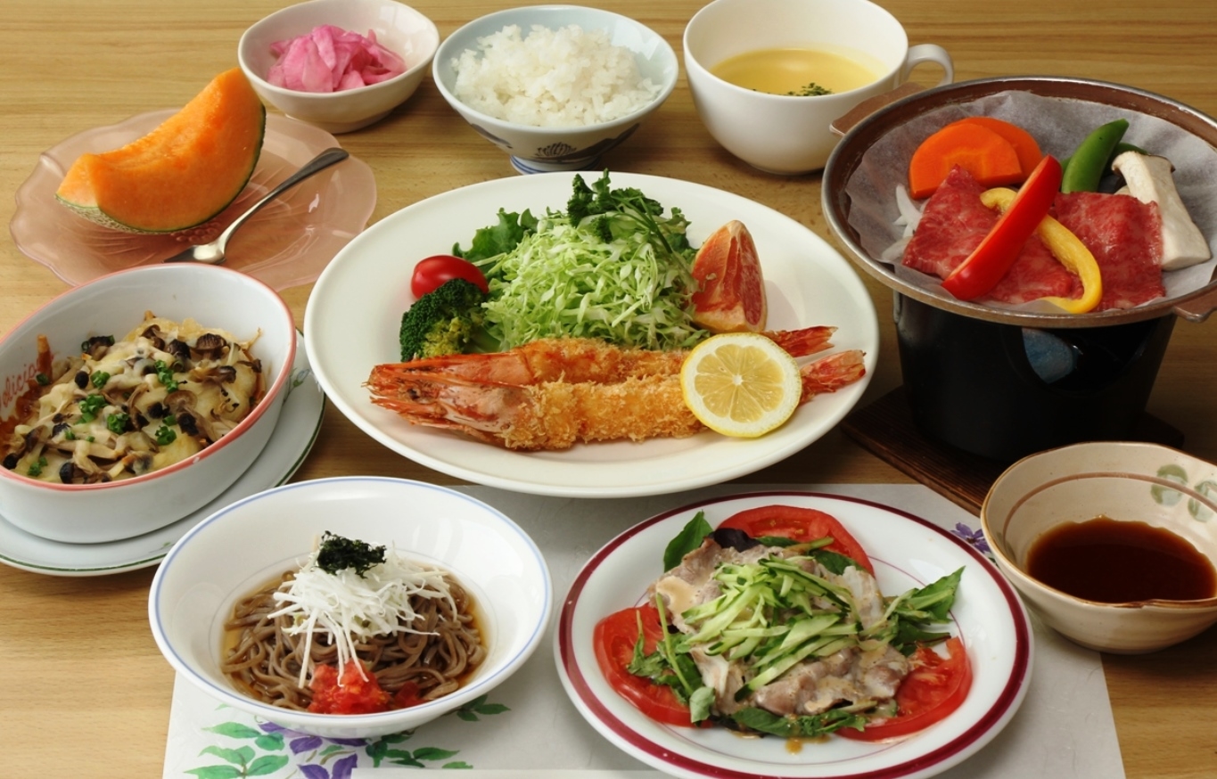 ★夕食付★和洋折衷手作り料理と天然温泉を満喫♪朝が早い方におすすめプラン