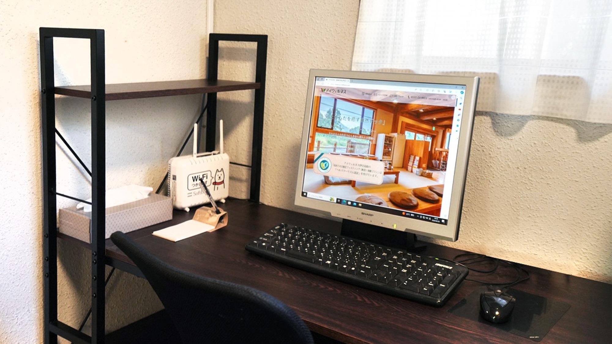 ・【創業館】2Fの共有PC スペース。宿泊者様はご自由にお使いいただけます