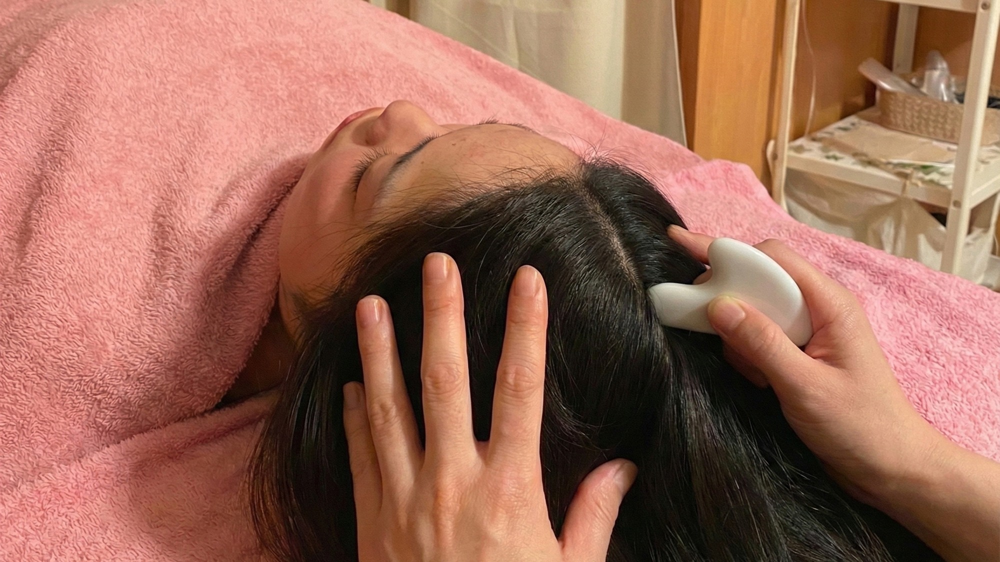 ・【脳内リセット＆ボディーセラピー】頭皮に刺激を与えることで流れが良くなり、老廃物の排出に効果的です