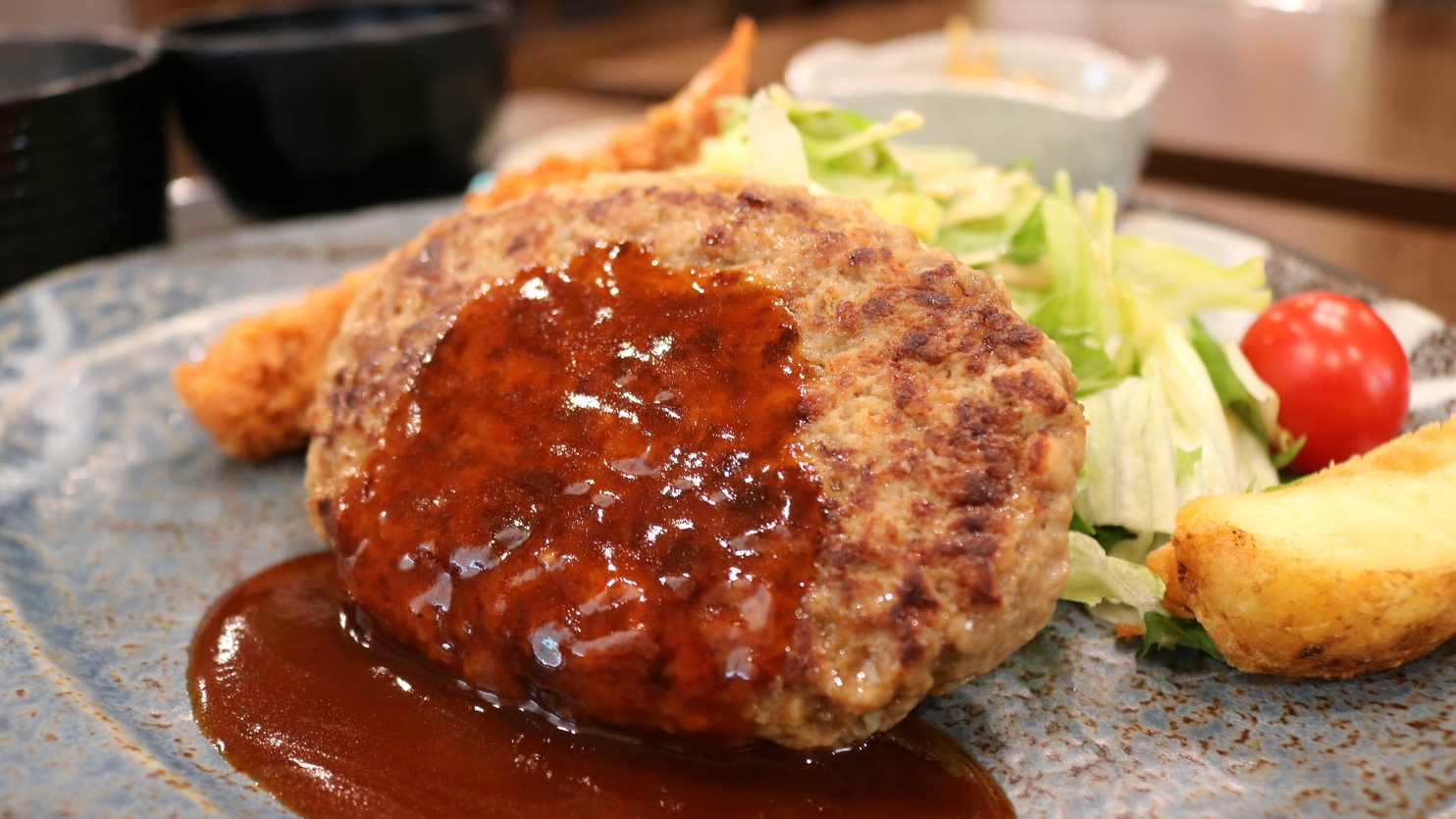 【朝夕2食付き】ハンバーグ定食付きプラン［朝食無料サービス］