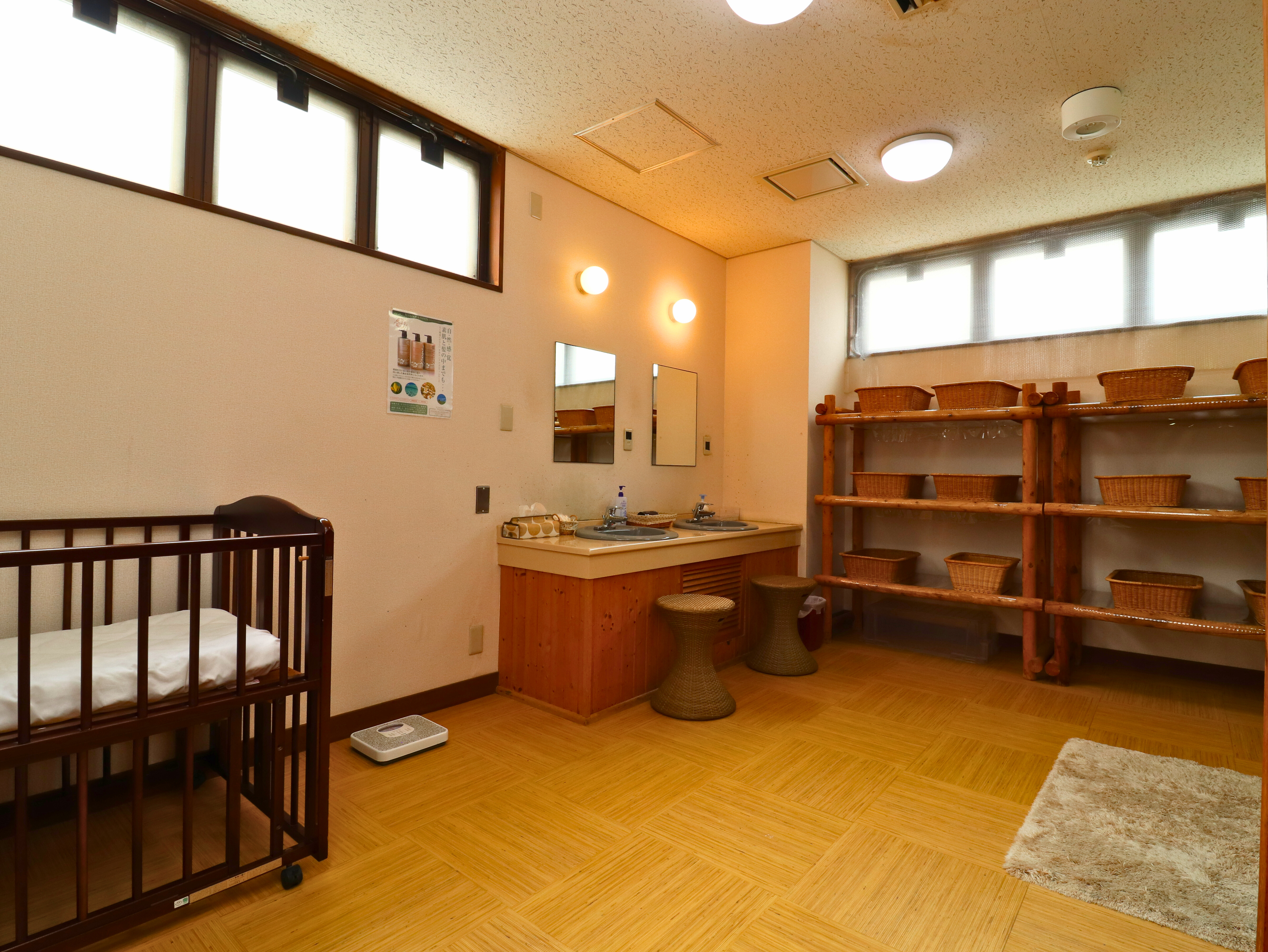 【大浴場　女湯】脱衣場