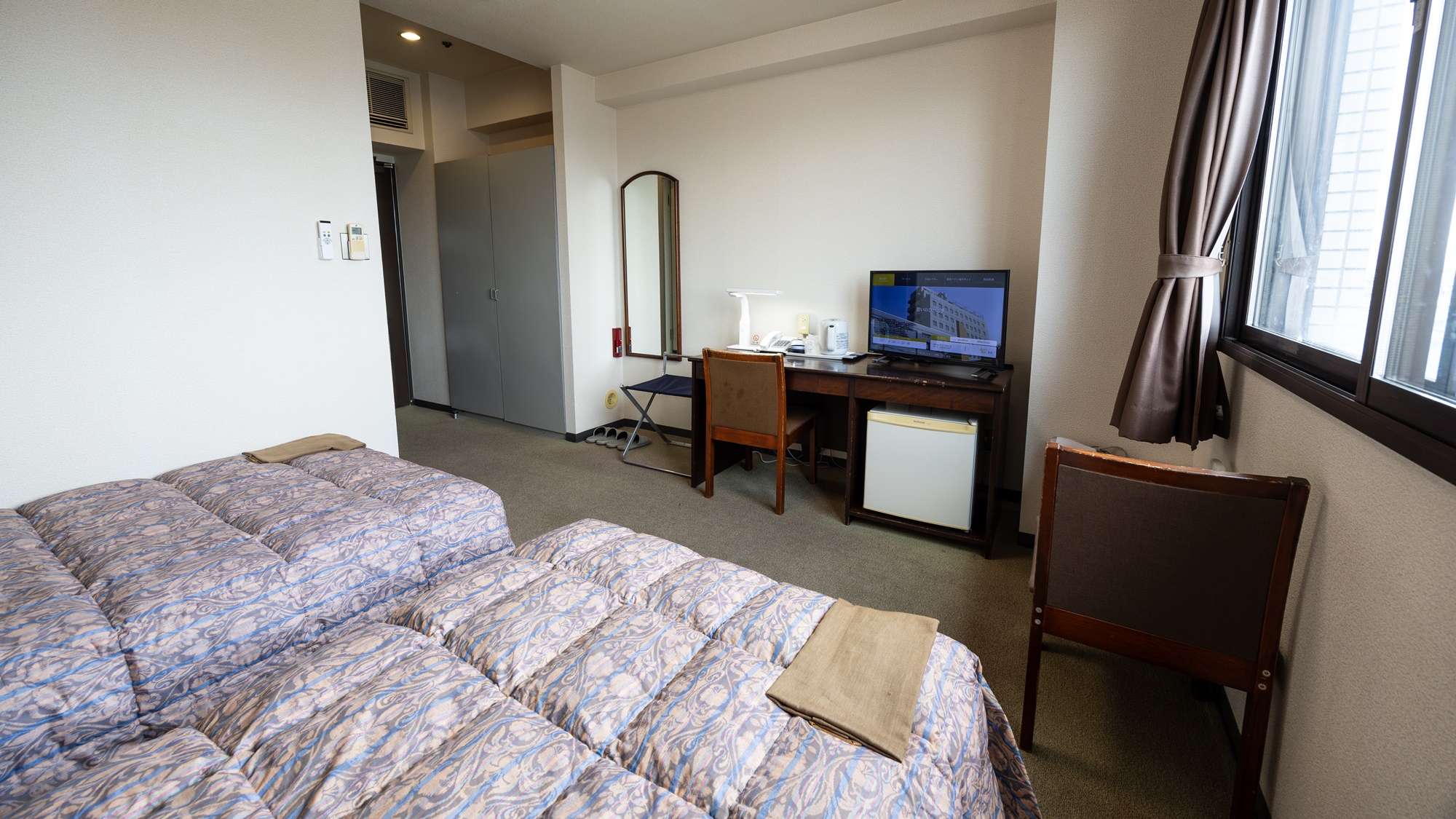 【ツインルーム】22㎡、Wi-Fi完備、調光付照明、有料VOD有、TV32インチ