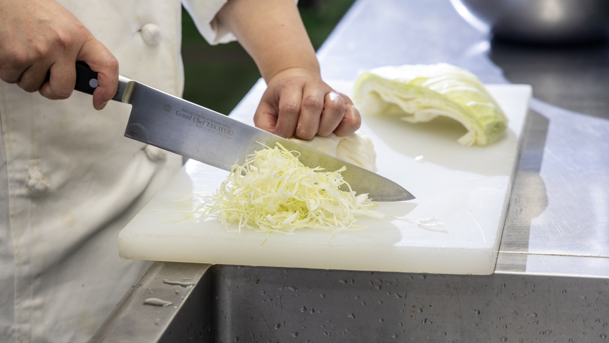 【朝食・小鉢バイキング】お惣菜はすべて手作り。やさしい味わいが、一日のはじまりをほっと彩ります。