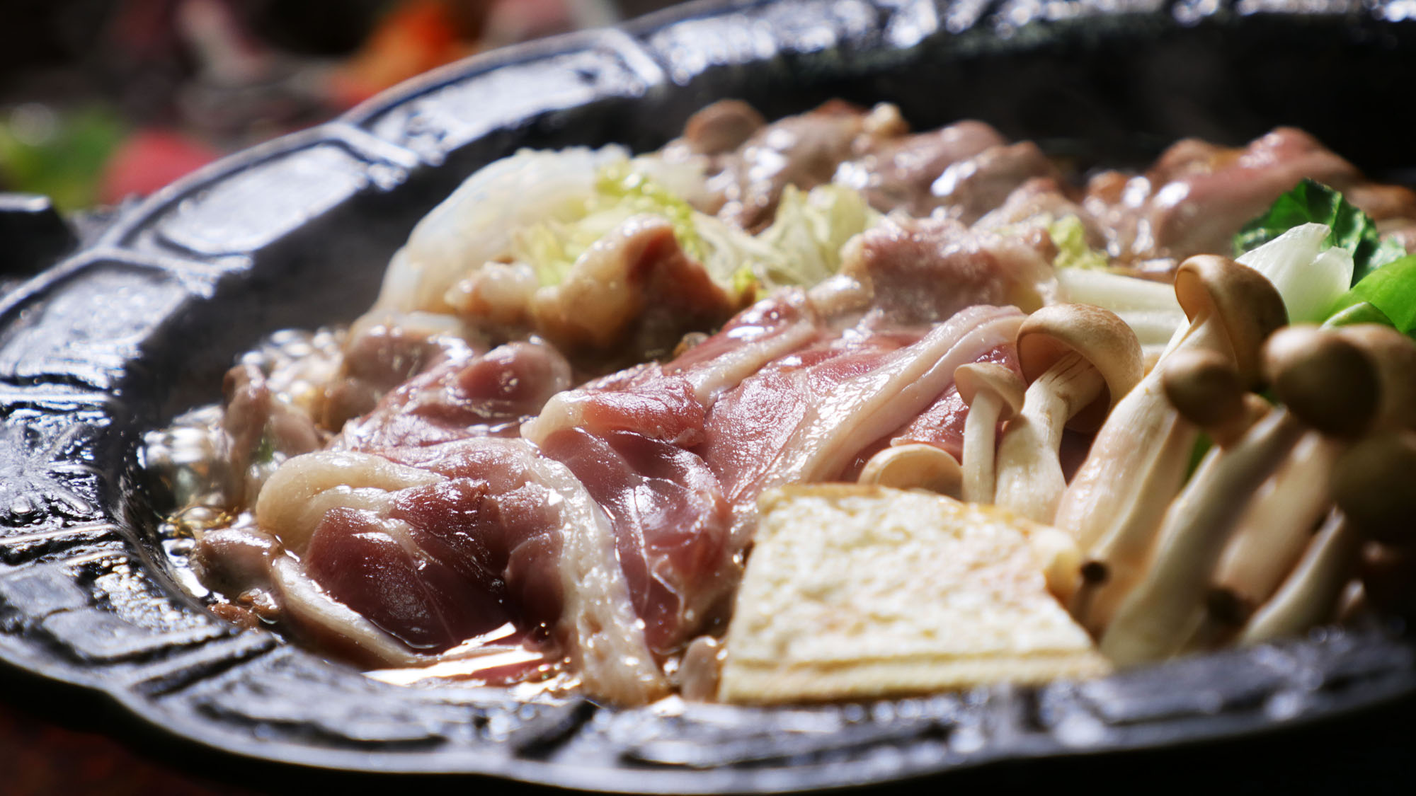人気の鴨すき焼き◆独自の調理法で美味しく食べていただけるよう丁寧に調理しております*