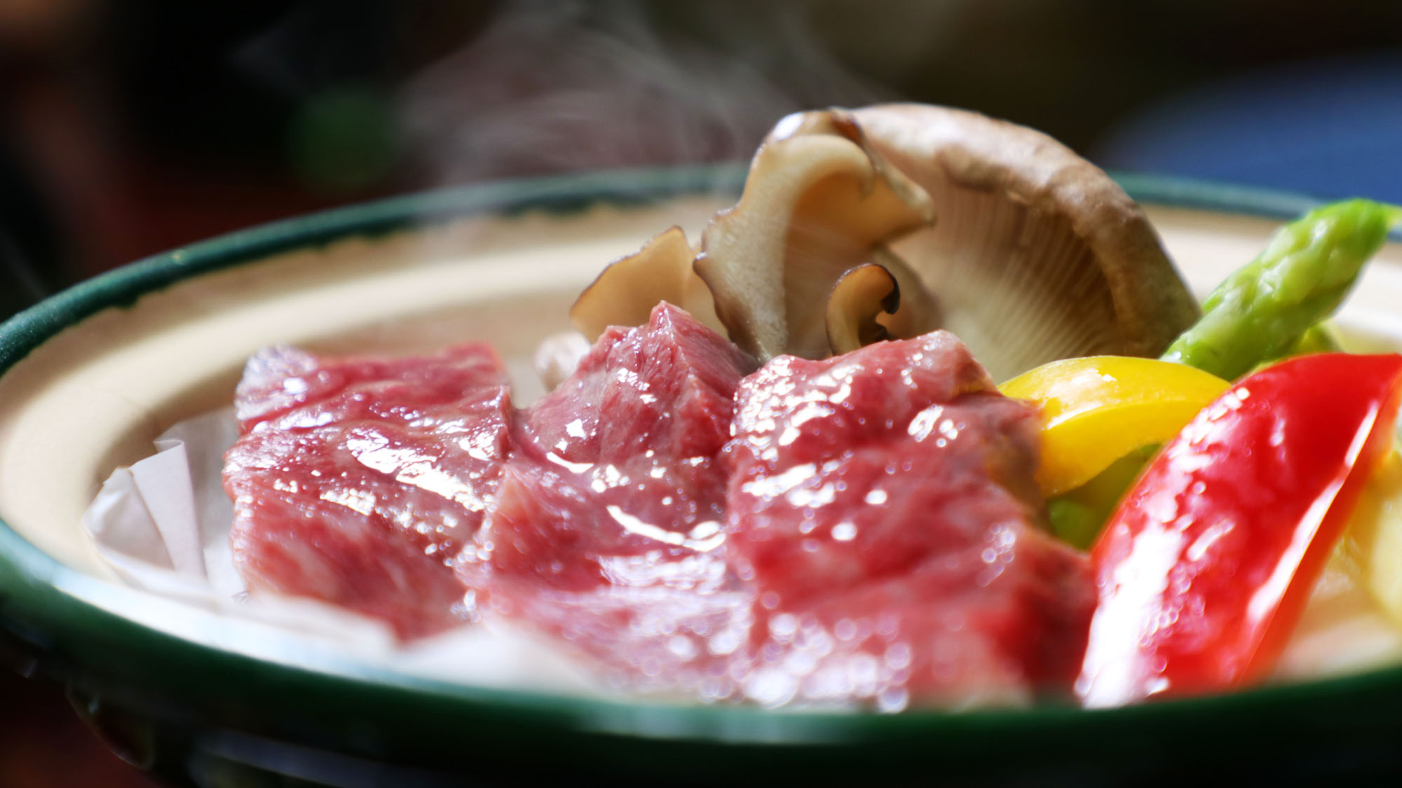 牛の陶板焼◆柔らかく歯切れのよい上質な牛肉を使用しております*