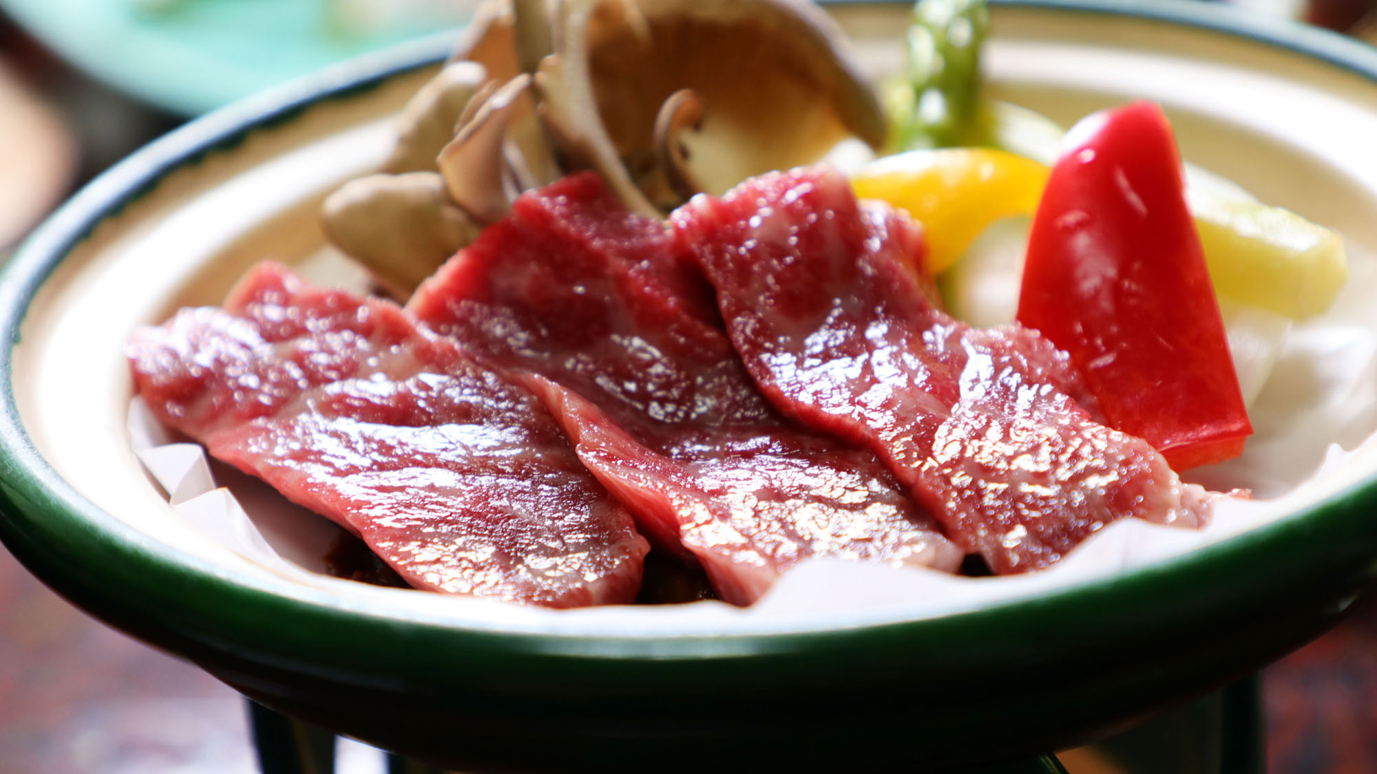 牛の陶板焼◆柔らかく歯切れのよい上質な牛肉を使用しております*