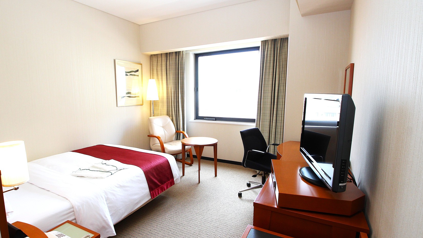 シンプルフロアダブルルーム　客室：20㎡／ベッド：140㎝×1台