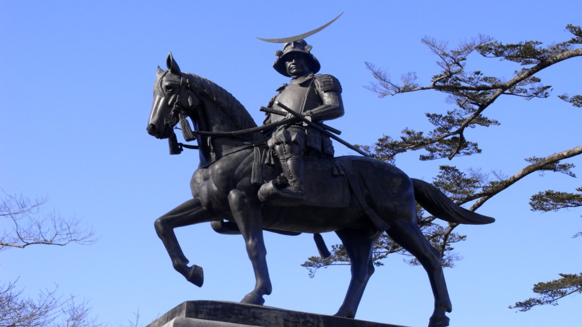 初代仙台藩主　伊達政宗公の騎馬像