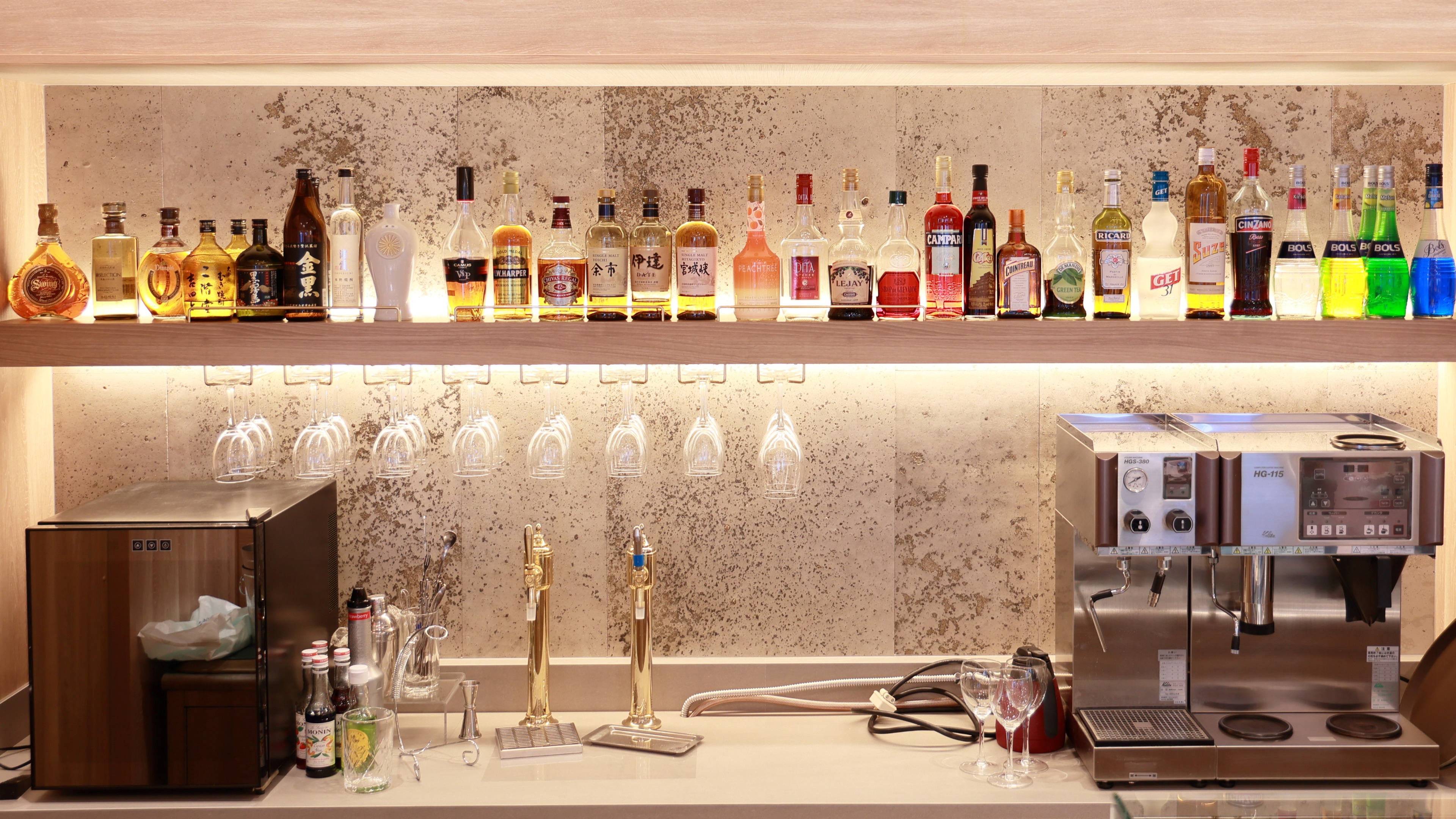 お食事だけでなく喫茶・バーとしてもご利用下さい。