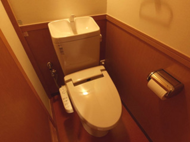 複数人部屋の個室トイレ