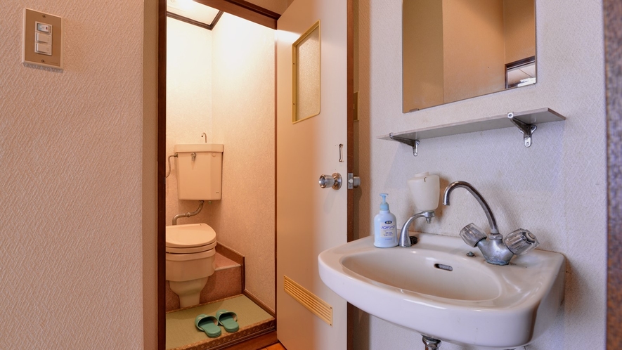 *本館和室6畳（客室一例）／清潔を心掛けた洗面スペース