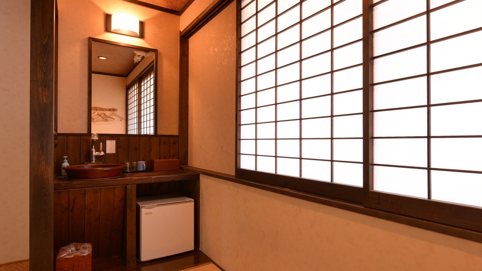 *深山館(新館客室一例)/モダンな設えを施した洗面処