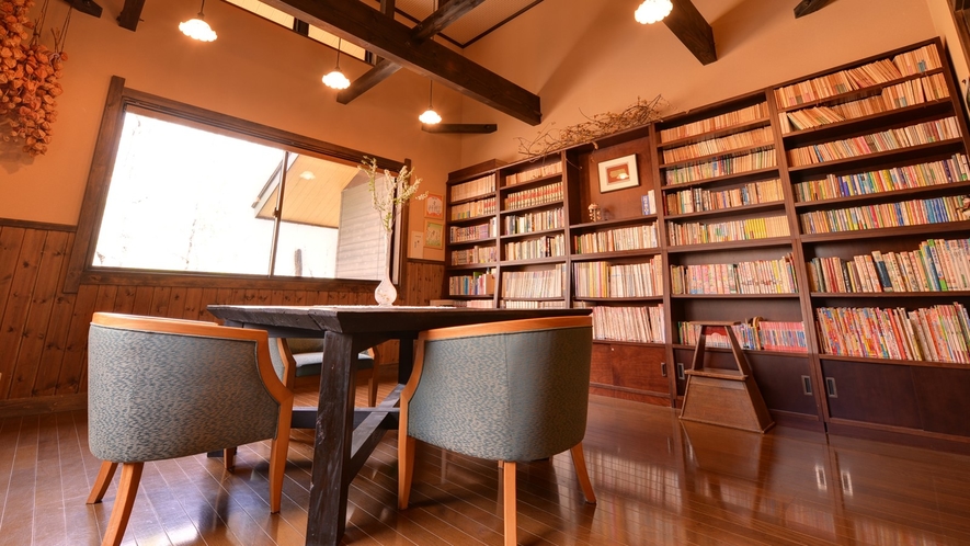 *2F図書室/居心地の良い読書スペース。いつでもお好きな時間にご利用下さい