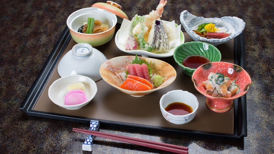 *ヘルシーな和食膳/季節のイナカ素材を使用しております