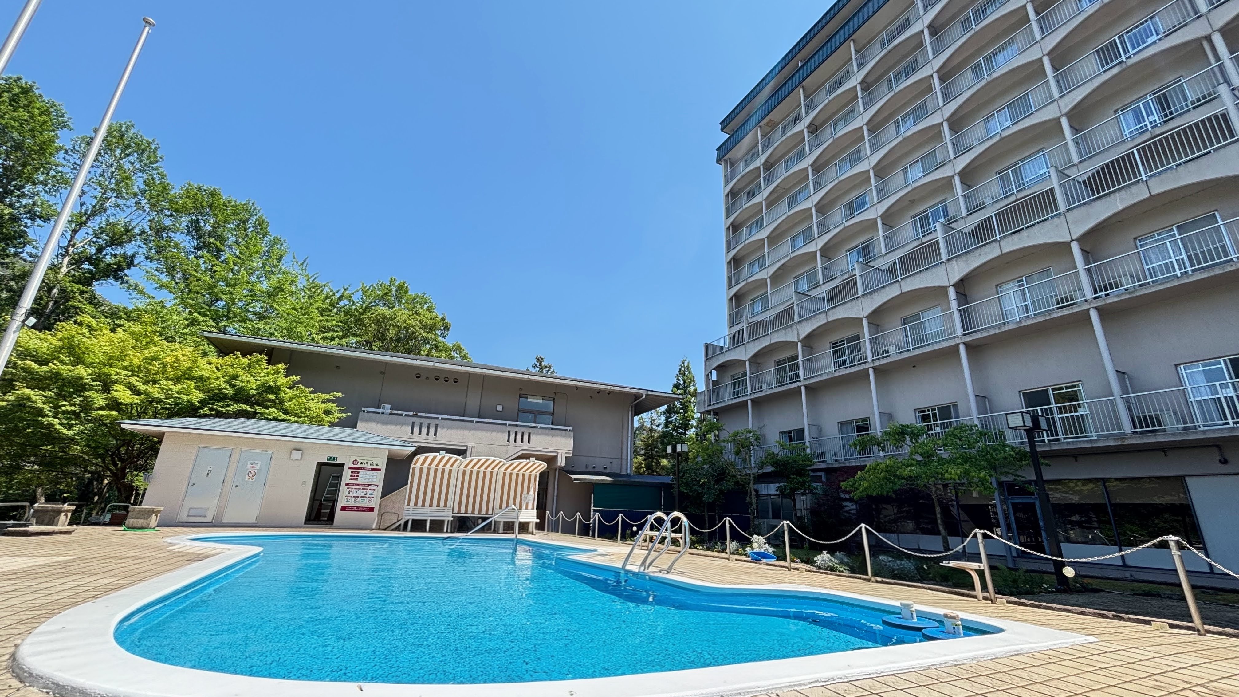 屋外プールイメージ
