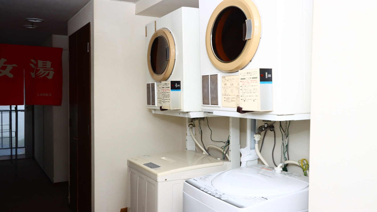 【館内】コインランドリー、乾燥機100円