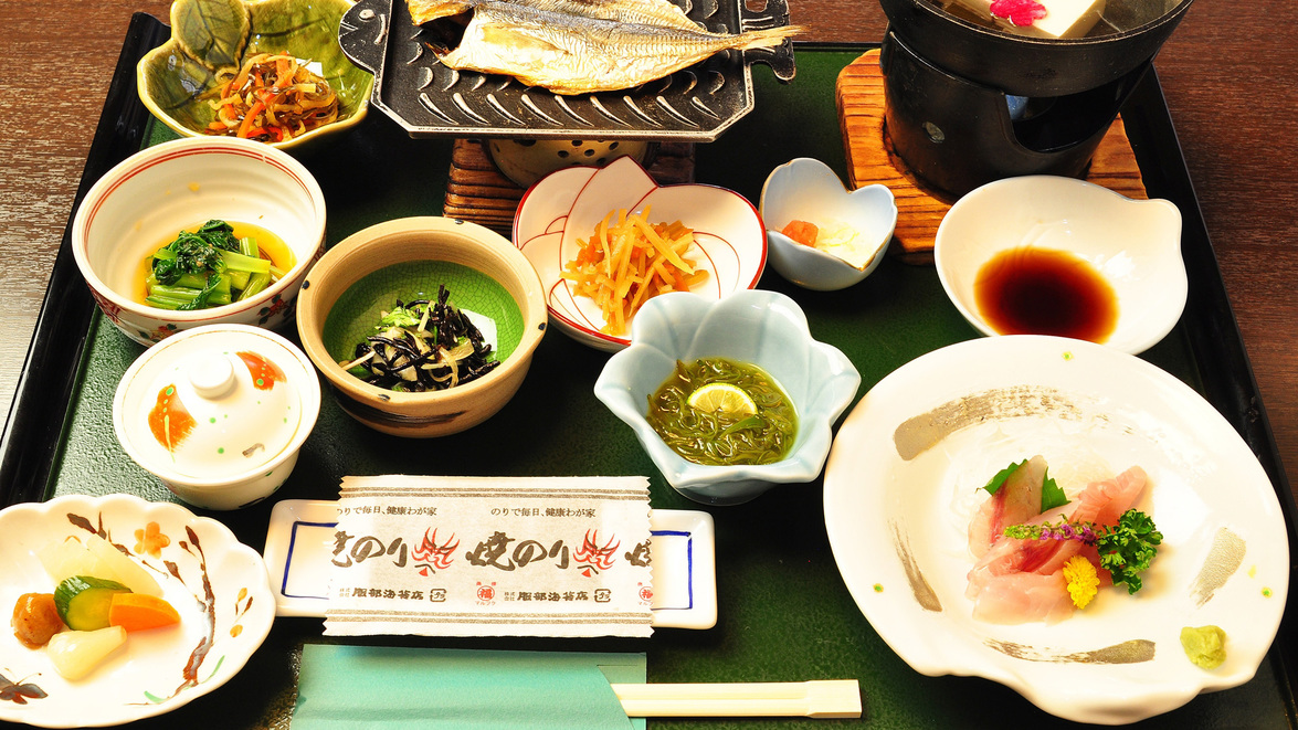 【朝食付】こだわりの朝食は干物やお刺身などなど♪お部屋食でゆっくりと舌鼓