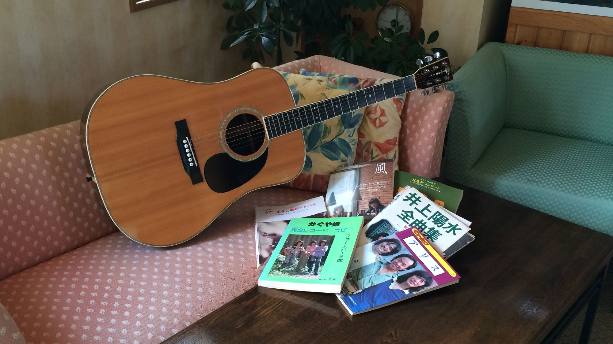 ギターを弾きたい方はどうぞ。