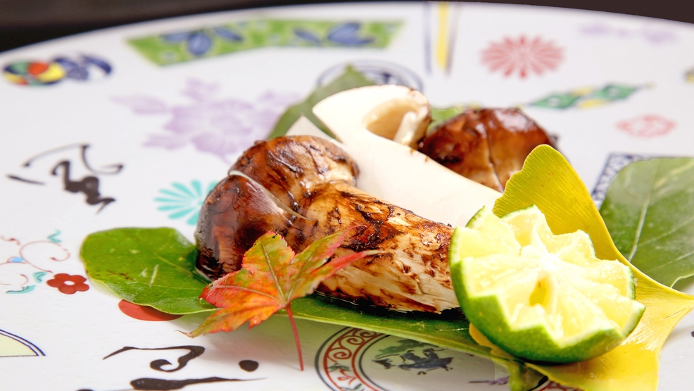 【秋限定】土瓶蒸し・焼き・すき焼き〜香り高い秋の王様×職人技が光る旅篭の松茸会席フルコース