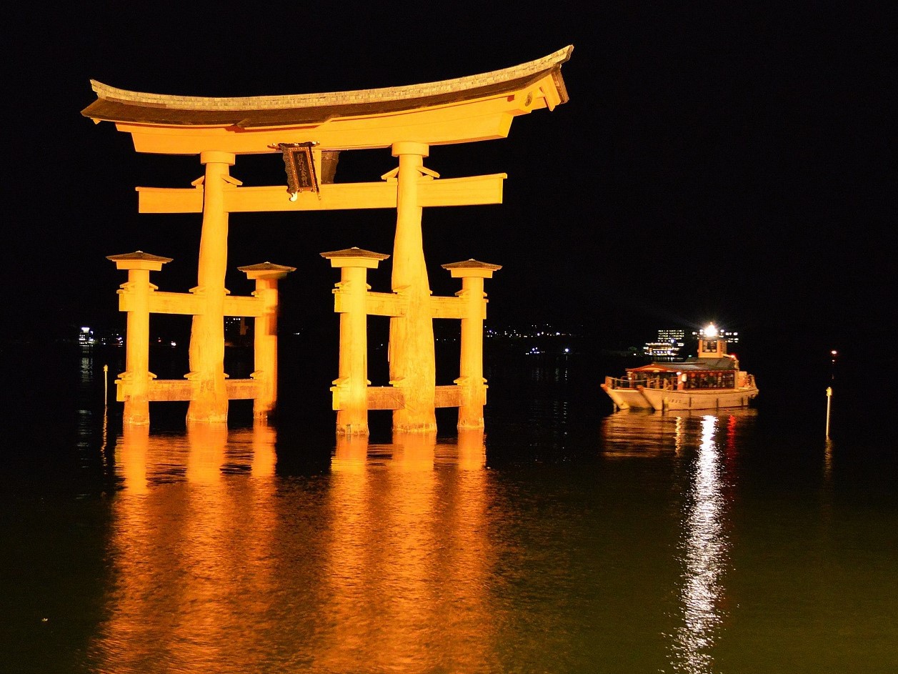 ★宮島参拝遊覧船ナイトクルーズ★神秘的！世界遺産・厳島神社を月明かりの船上参拝！〜基本会席料理〜