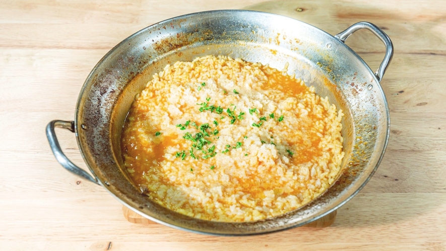 ・【自然-sizen-の恵みを感じる魚介鍋（トマトベース）スープにご飯を入れてリゾットにも（一例）