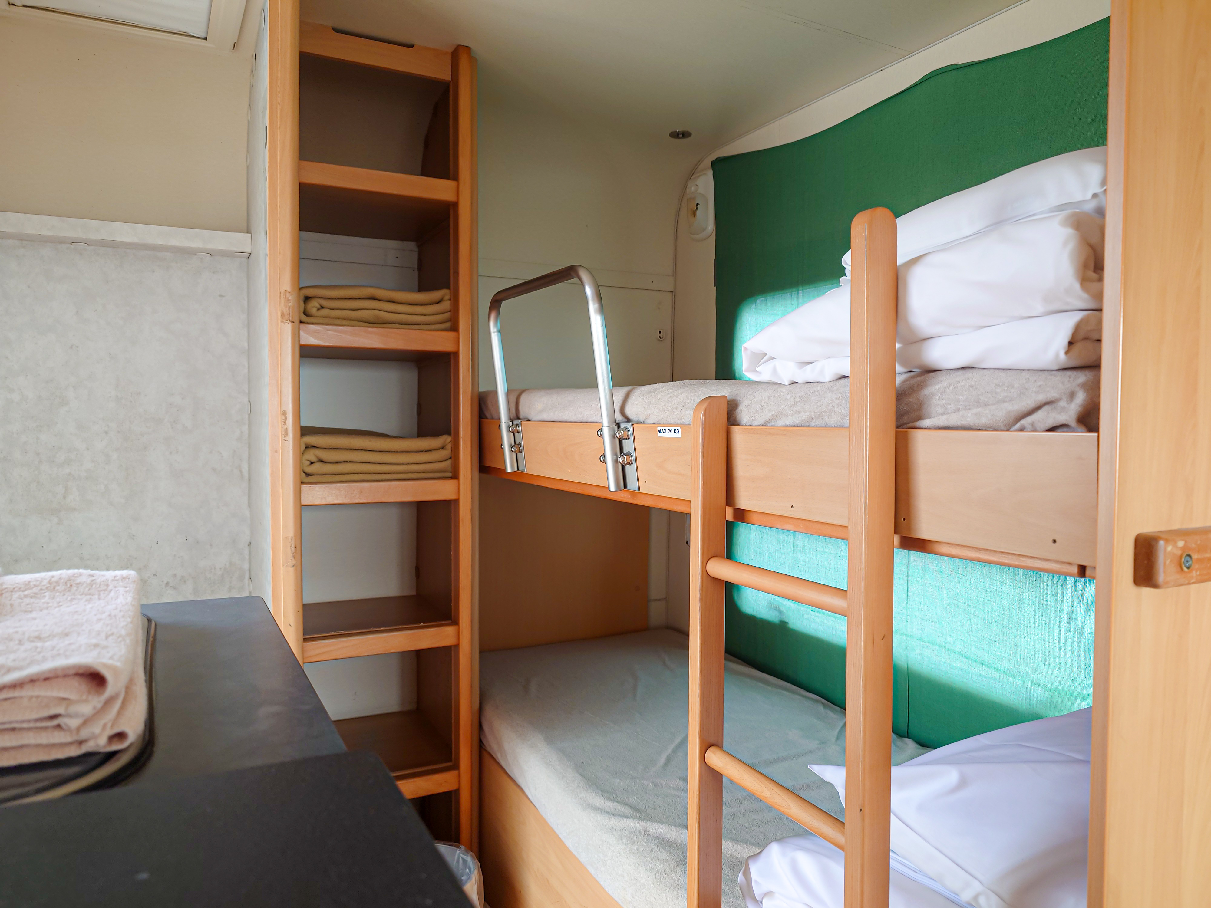 【トレーラーハウス】手軽にキャンプ気分を満喫！