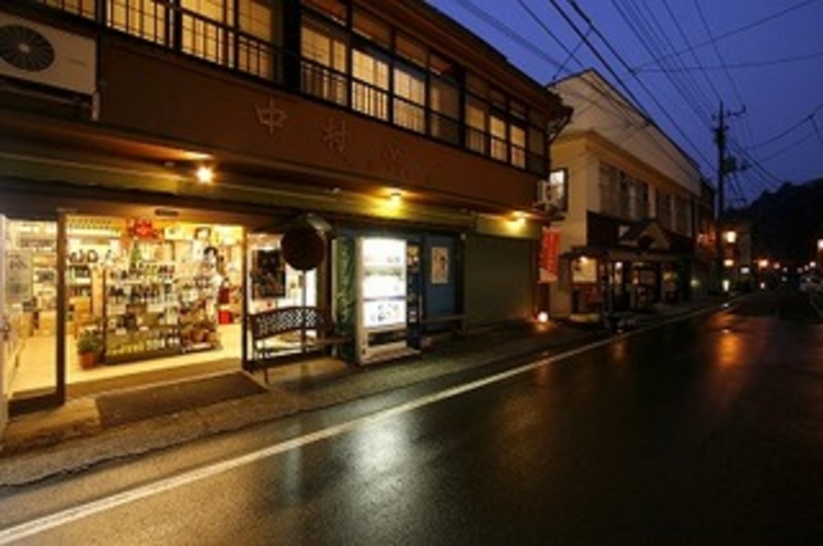 地酒の宿中村屋・外観夜