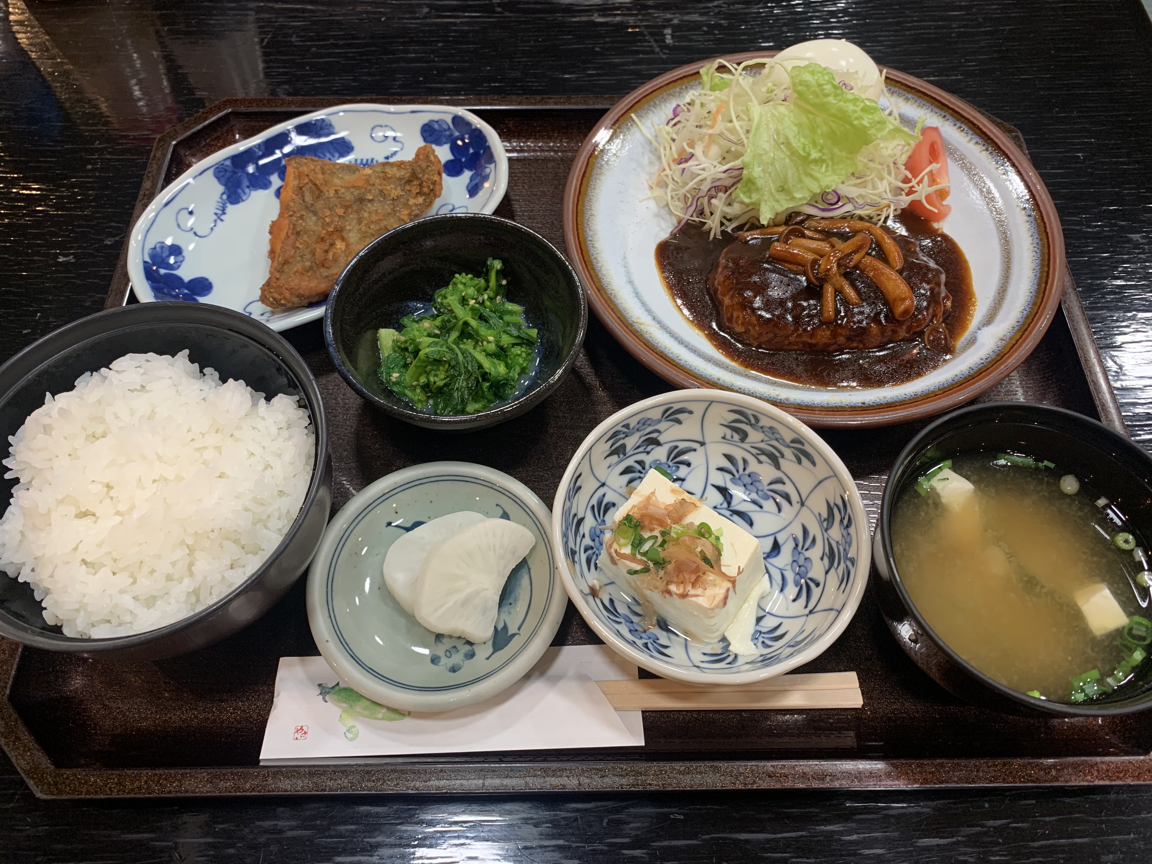 日替わり夕食：デミグラスソースハンバーグ定食