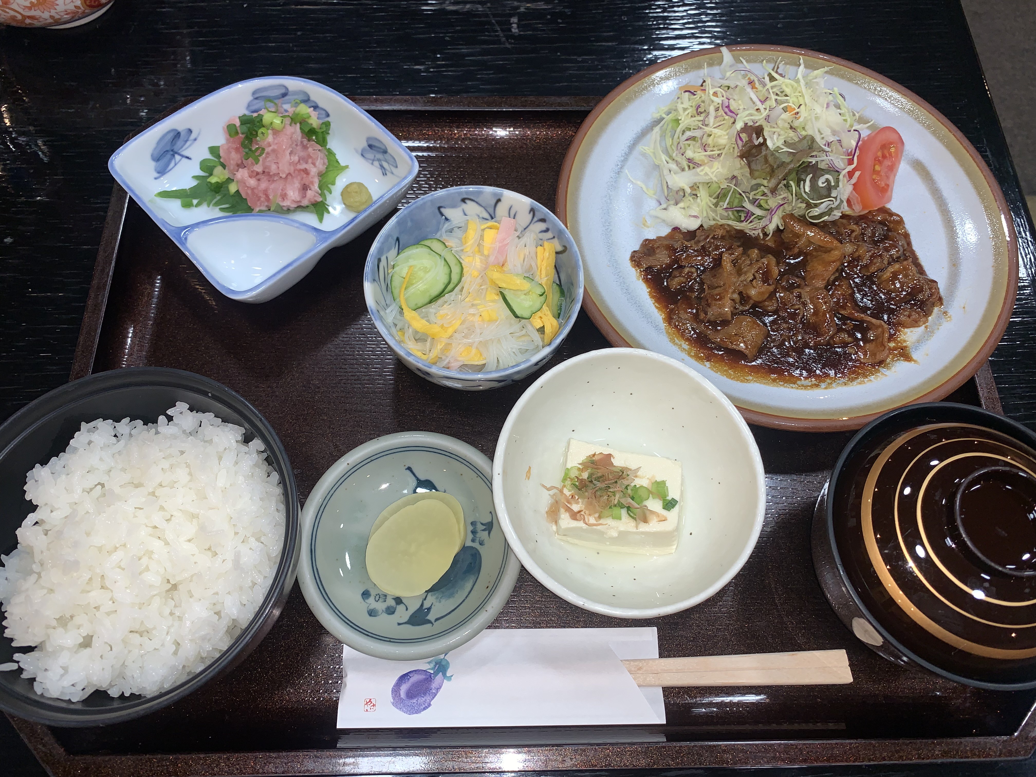 日替わり夕食：牛カルビ焼き肉定食