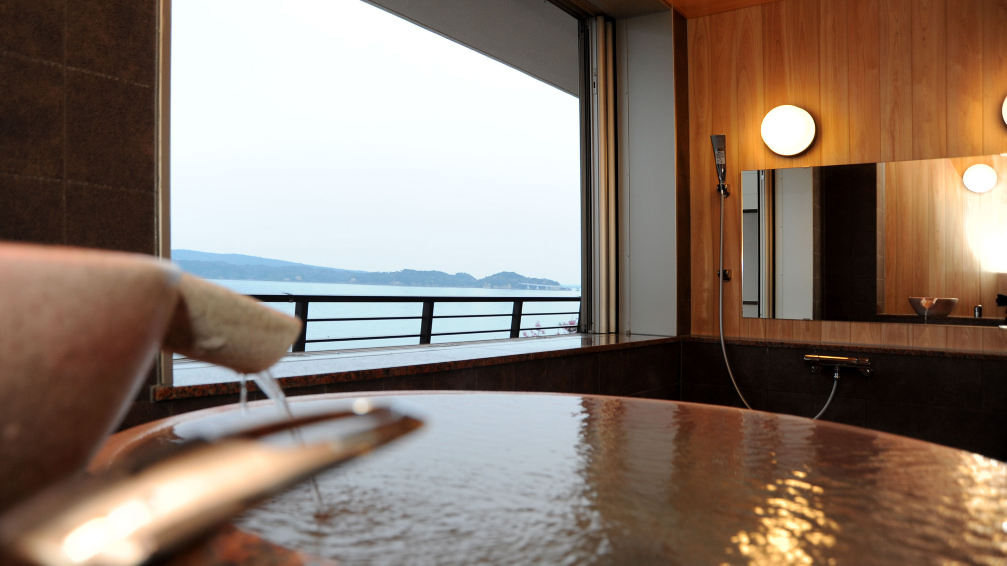 半露天風呂(温泉)付和洋室【浴室一例】