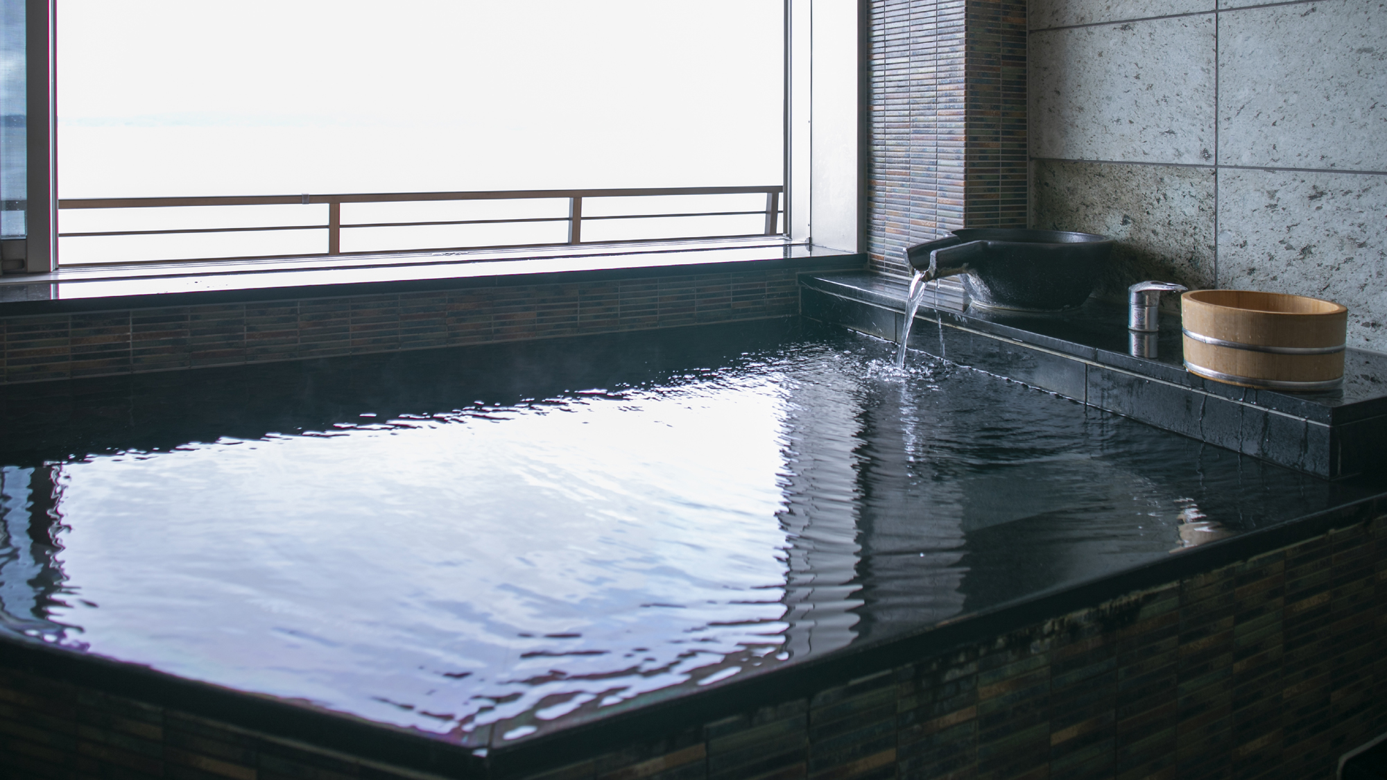 半露天風呂（温泉）付和洋室【浴室一例】