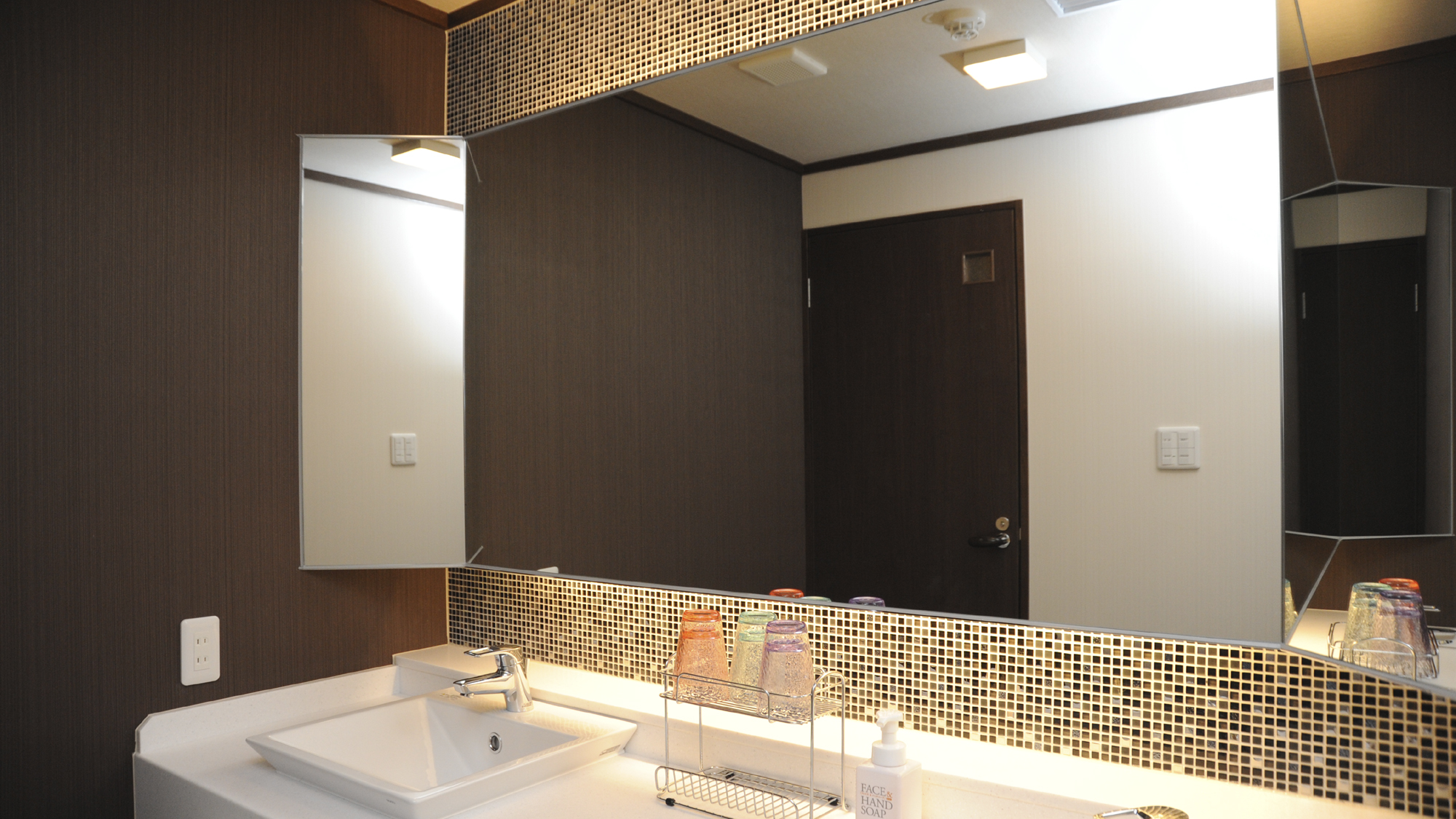 半露天風呂（温泉）付和洋室【客室一例】