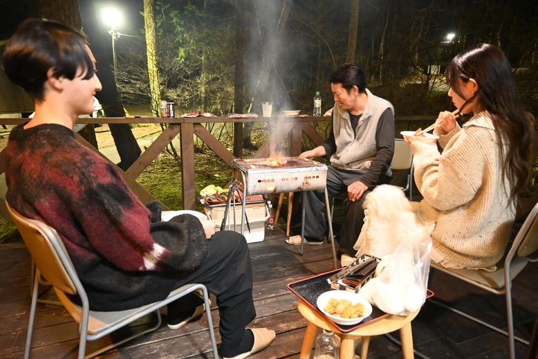 【食事無し】森の中のテラス付コテージで宿泊！　マイナスイオン溢れる大自然を満喫してみませんか？