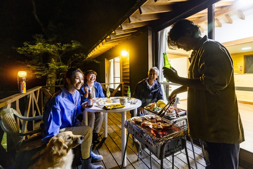 【食事無し】森の中のテラス付コテージでマイナスイオン溢れる大自然を満喫しよう（３〜４月宿泊）