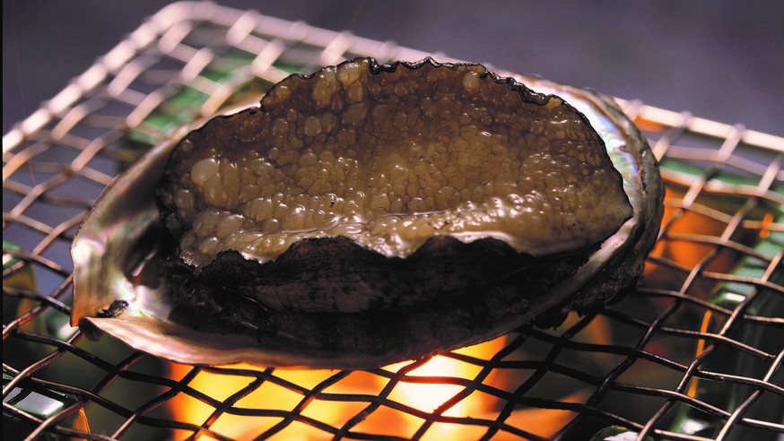 【一人旅歓迎】肉厚やわらか地アワビと天津近海で取れたほくほく金目鯛姿煮付きプラン