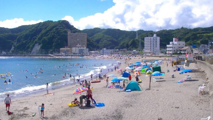 小湊海岸まで車で3分。