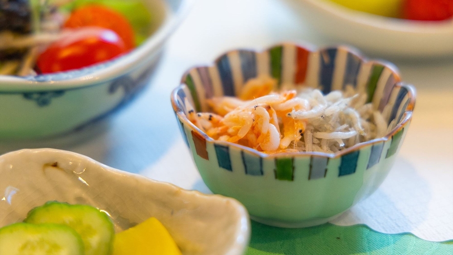 【朝食一例】地元素材を使った体に優しい朝食をご用意します。ゆっくり召し上って下さい。※イメージ