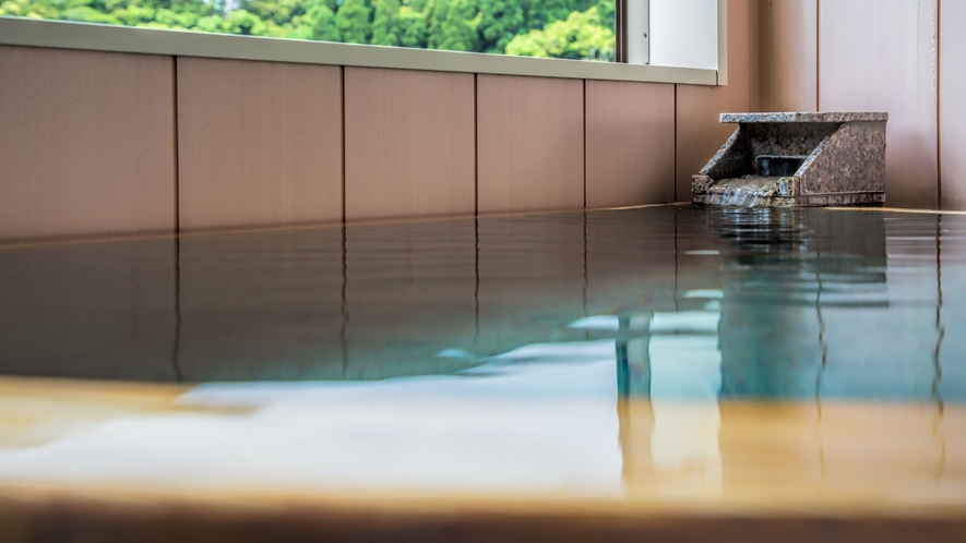 【河津桜２階】伊豆石を使った扇形の露天風呂になってます