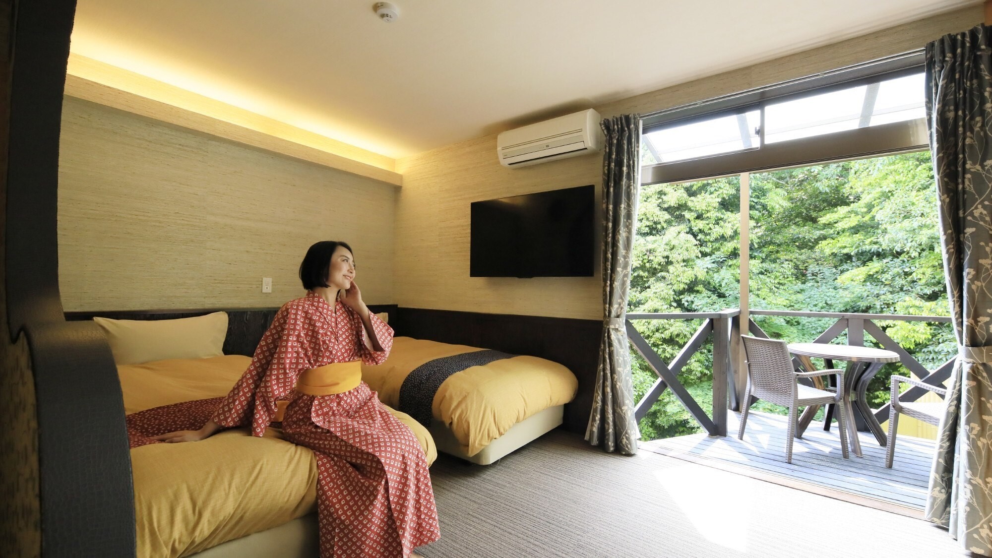 【山百合】テラスは山側に面しており静かなお部屋です。