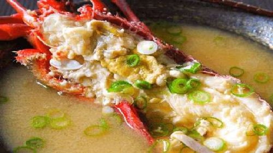 【夕食】伊勢海老のお造りは殻を出汁にして絶品味噌汁に！