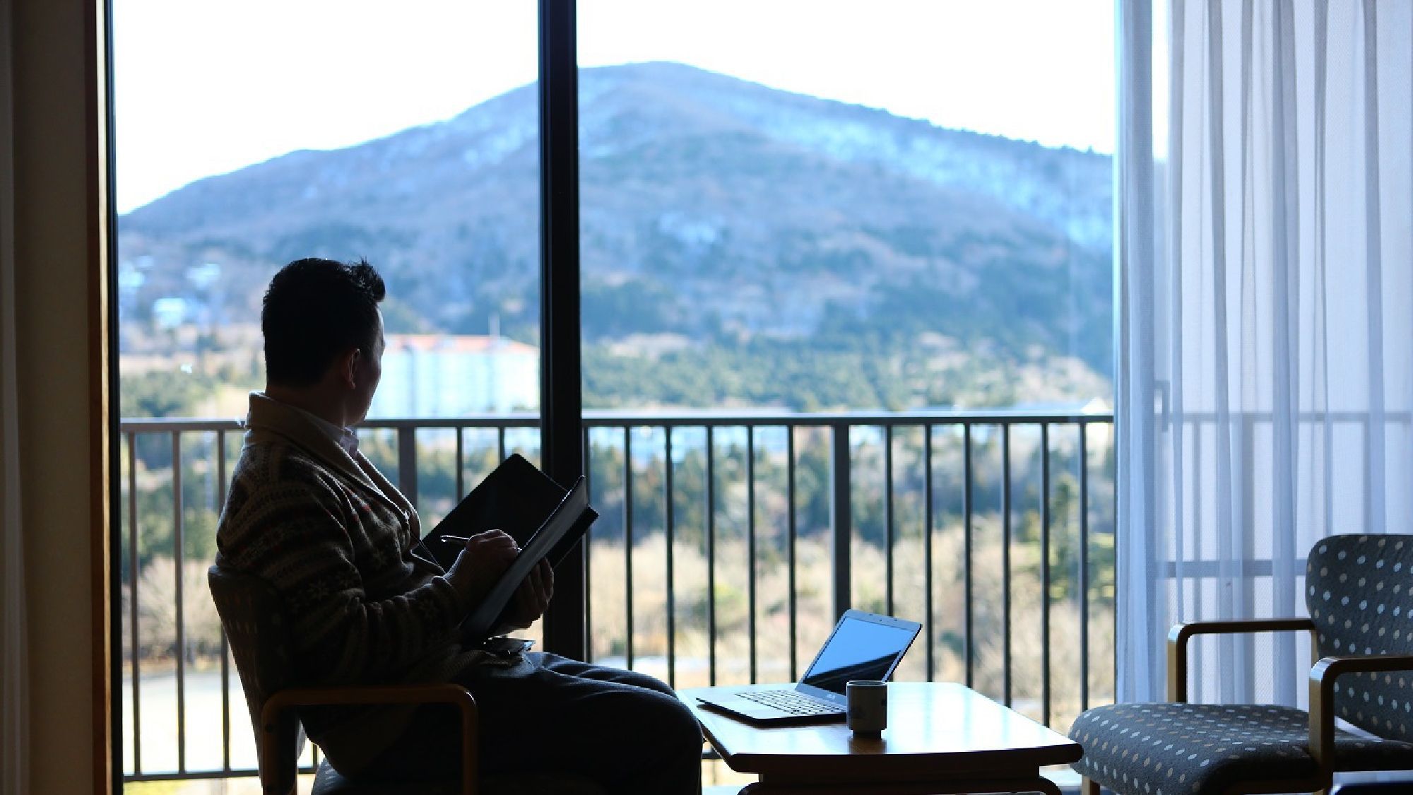 【星空観賞向き天城連山側】客室一例