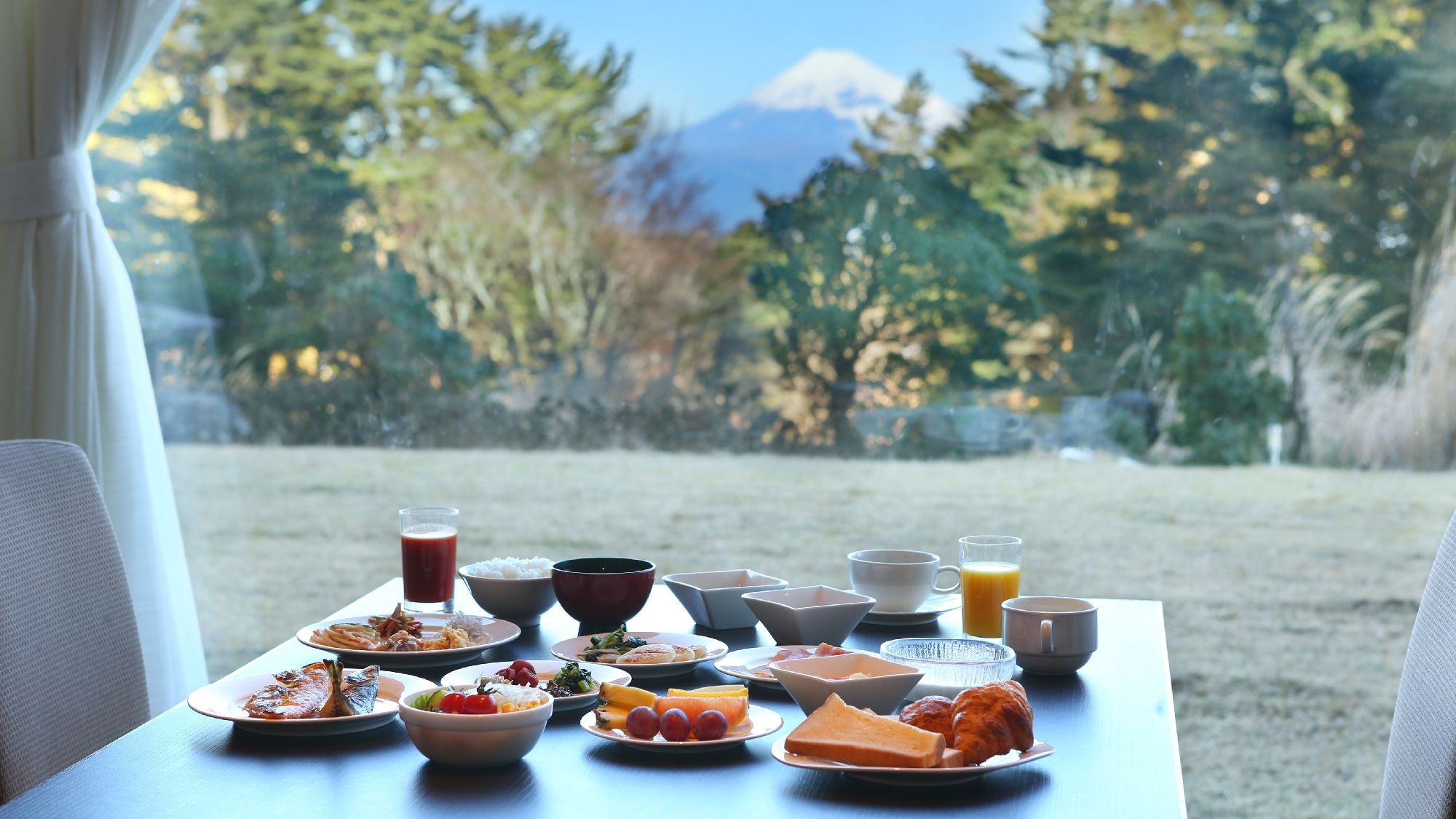 ■【さき楽28】1か月前の予約でお得に宿泊！富士山を眺めながら優雅な朝食を＜1泊朝食付＞