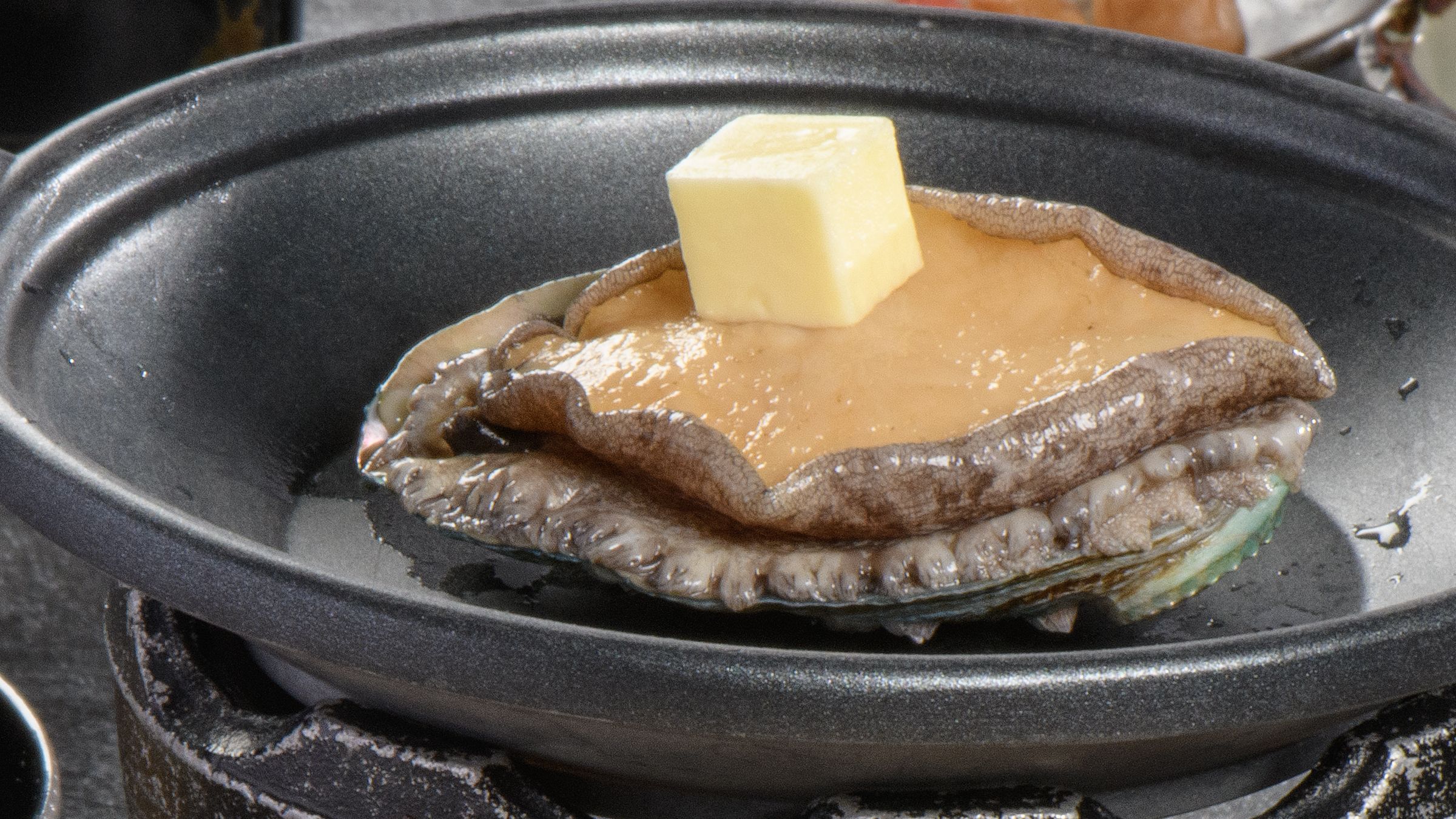＜11月・12月のおすすめの一品＞鮑陶板焼き【夕星】