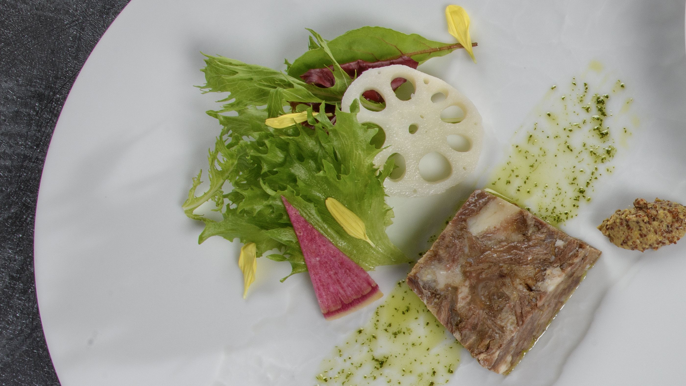 ＜11月・12月のおすすめの一品＞箱根山麓豚と伊豆産猪のパテ・ド・カンパーニュ【レセント】