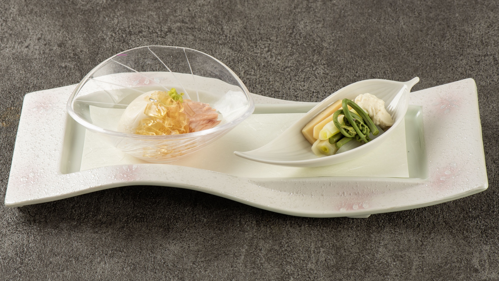 ＜3月・4月のおすすめの一品＞桜風味の胡麻豆腐と春野菜の白和え【さくら】