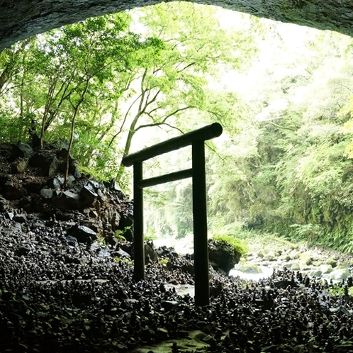 【周辺観光】天安河原／神秘的かつ幻想的な雰囲気にパワーを感じる人気スポット