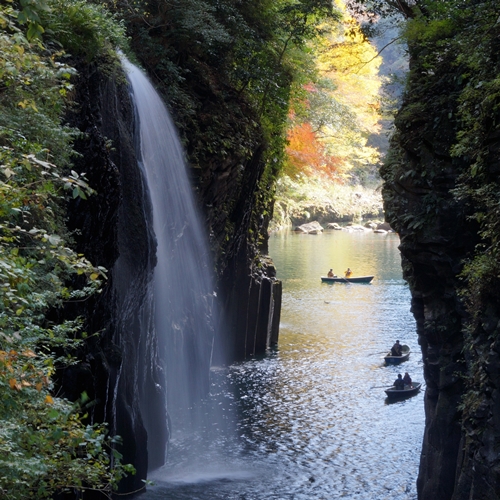 【周辺観光】高千穂峡／紅葉の時期の「真名井の滝」