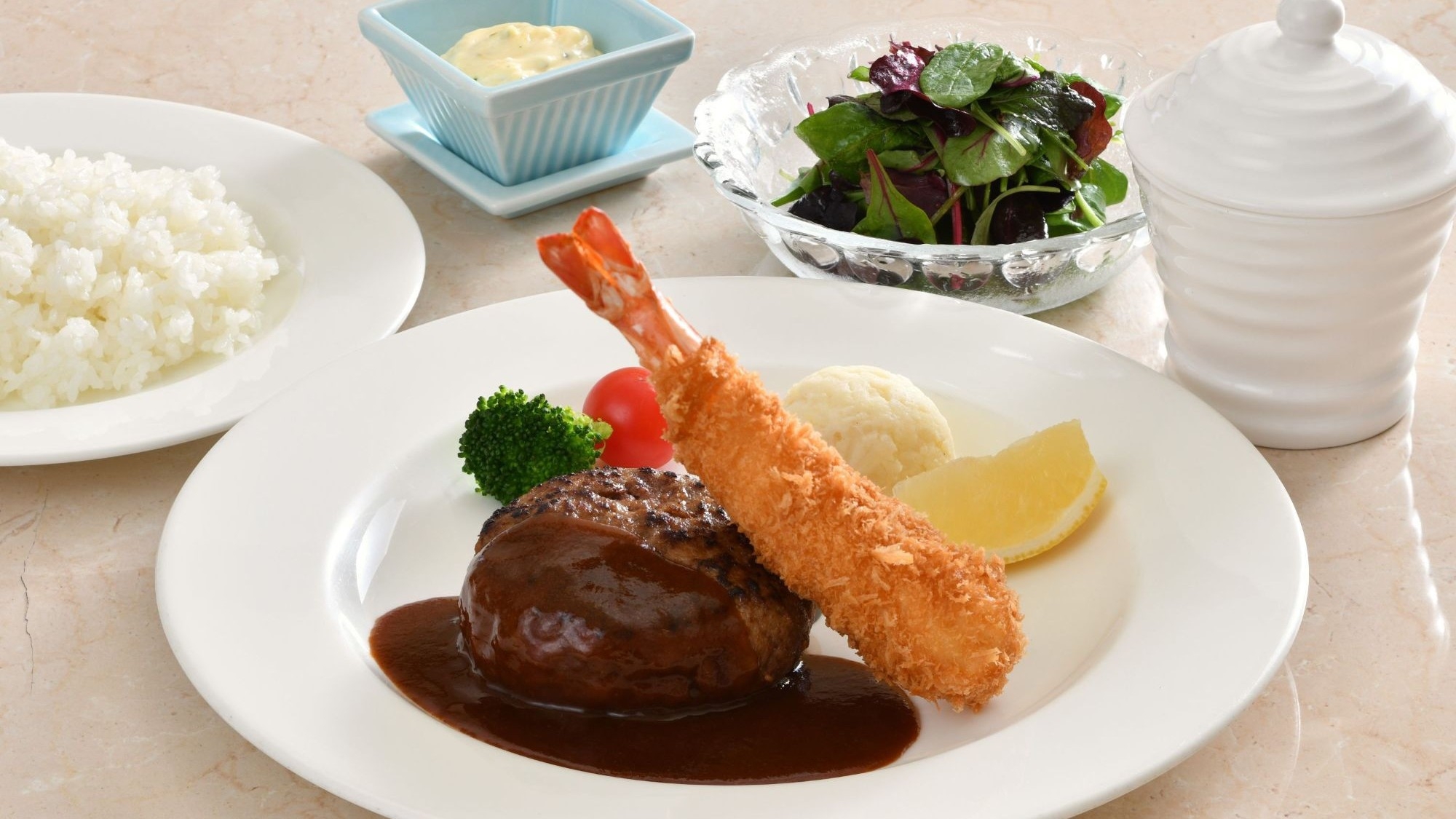 【1泊2食付】夕食はハンバーグ＆海老フライの洋食セット＆ワンドリンク付☆満腹プラン☆