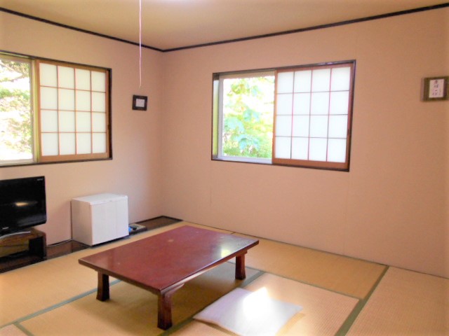 緑の見える角部屋の和室♪