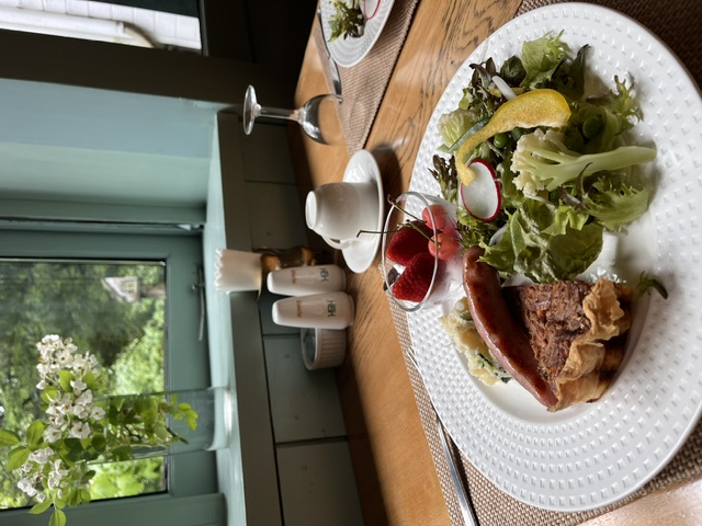 朝食